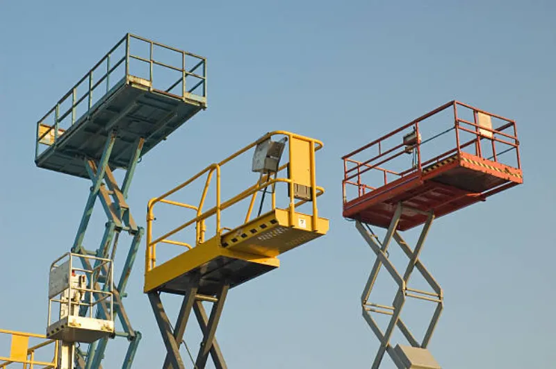 Imagem ilustrativa de Aluguel de plataforma tesoura compacta em Jundiaí